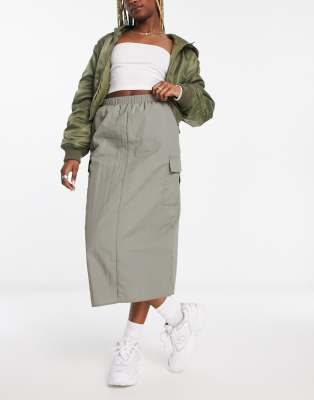 I Saw It First Cargo Midi Skirt In Khaki-green