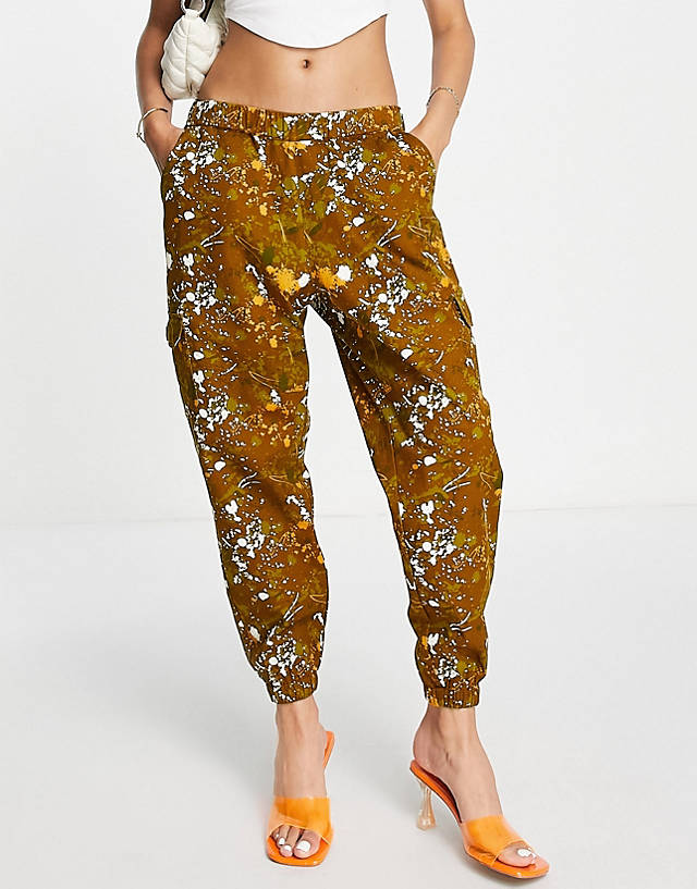 I Saw It First - cargo trousers in green acid print