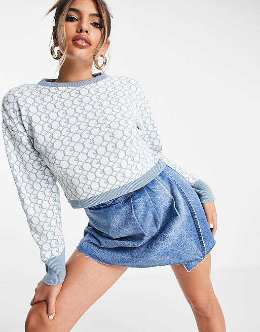 I Saw It First knitted cropped jumper in blue chain print