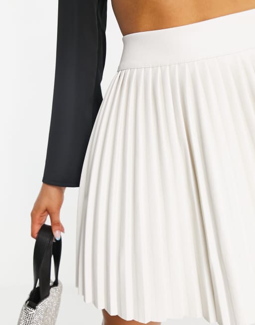 Faux leather 2025 pleated skirt white