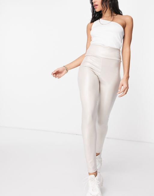 I Saw It First - Luxe legging met coating in crème