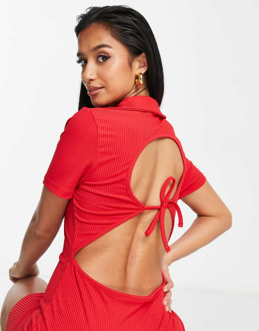 I Saw It First Petite - Mini jurk met uitsnijdingen aan de achterkant in rood, 4 van 4