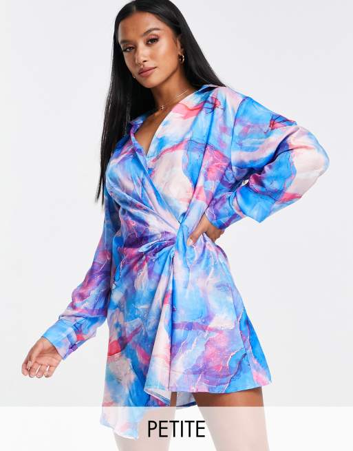 I Saw It First Petite - Robe courte en satin effet noué à l'avant avec imprimé tacheté - Multicolore, 1 de 4
