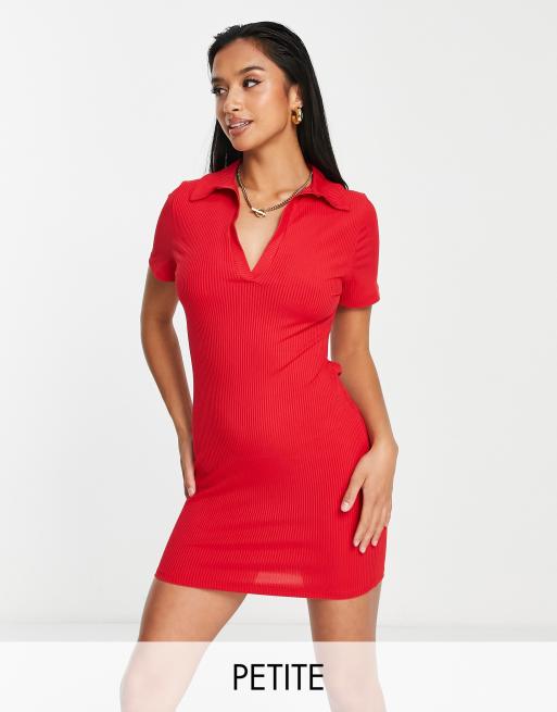 I Saw It First Petite - Vestito corto con cut-out sul retro rosso