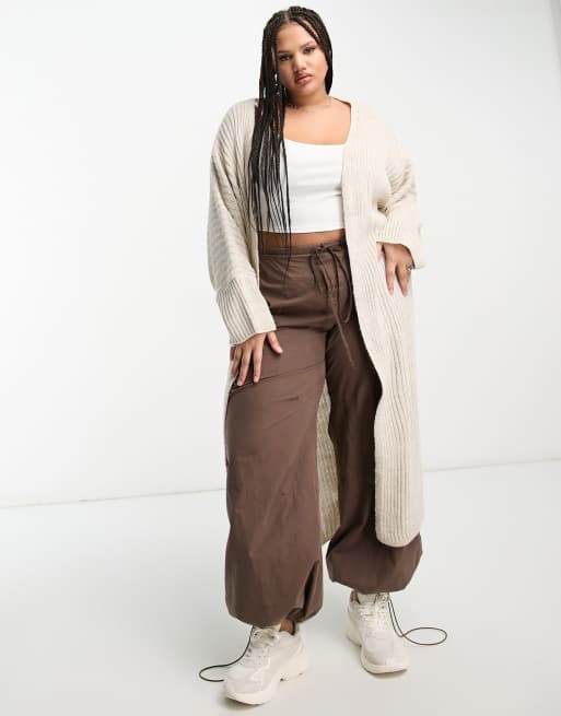 I Saw It First Plus - Strikket longline-cardigan i beige