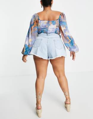I Saw It First – Plus – Zwiewne jeansowe szorty w kolorze