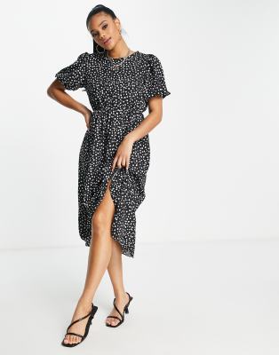 I Saw It First I Saw It First puff sleeve polka dot midi dress in black