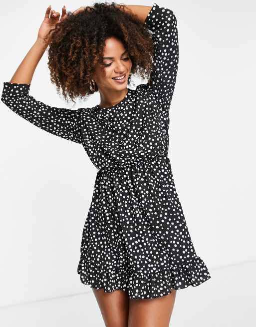 I Saw It First – Skater-Kleid in Schwarz mit Pünktchen und Rüschensaum
