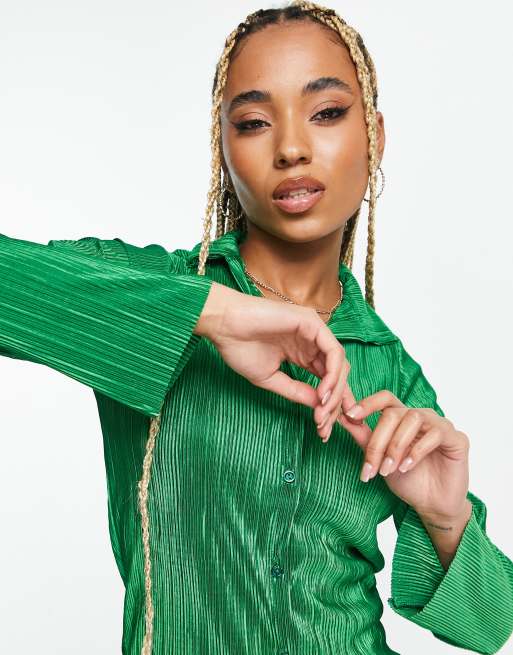 I Saw It First textured velvet plisse shirt co-ord in emerald green, 3 of 4