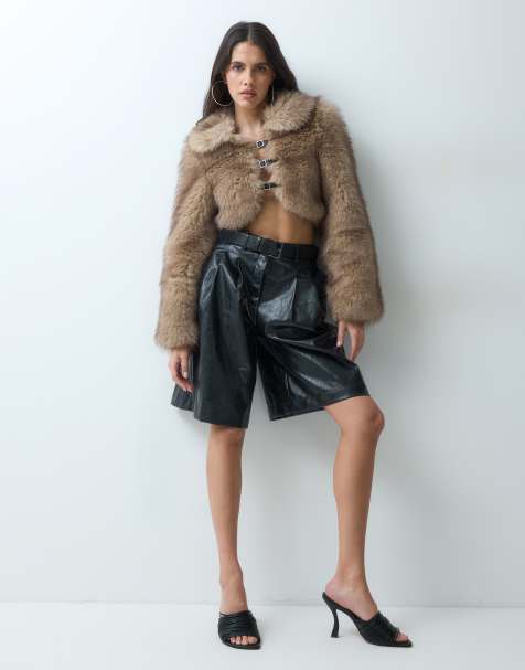I.AM.GIA Ash oversize krótka kurtka faux-fur z ozdobną klamrą w kolorze brązowym - view 1