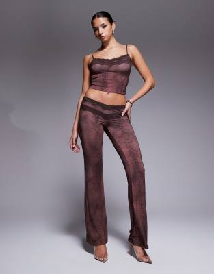 I.AM.GIA - Beau - Pantalon d'ensemble évasé à imprimé peau de serpent avec coupe en V et bordure en dentelle double - Marron-Brown