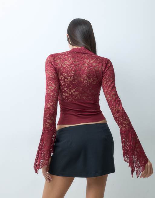 I.AM.GIA Bella top in pizzo semitrasparente con scollo profondo e maniche lunghe svasate, color bordeaux, 2 di 5