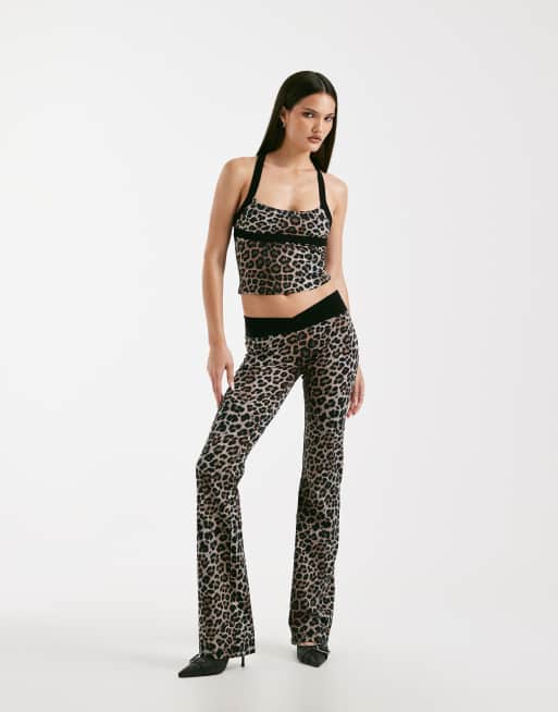 I.AM.GIA - Blare - Vormgevende flare-broek van gladde stof met contrasterende, gekruiste taille in luipaardprint, deel van co-ord set