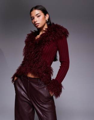 Cressida - Gilet zippé en maille compacte avec bords en fausse fourrure à poils longs - Bordeaux-Rouge M