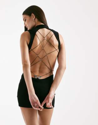 I.AM.GIA - Larisa - Robe courte et moulante à fente goutte d'eau avec dos ouvert à lanières croisées et papillon métallique - Noir