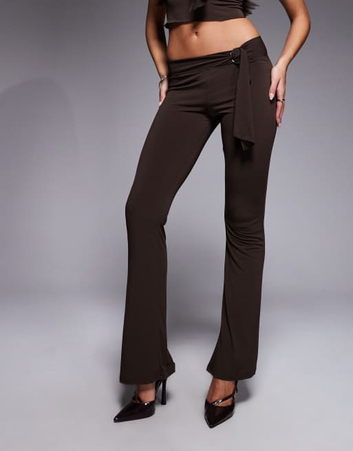 I.AM.GIA – Siofra – Schlaghose in Braun mit drapiertem Gürtel und Metalldetails, Kombiteil, 4 von 5
