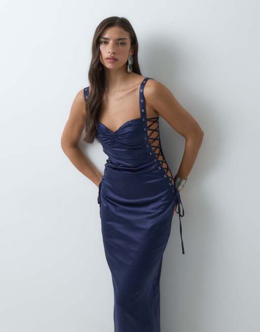 I.AM.GIA vestito lungo in raso blu navy con scollo a cuore, corsetto e allacciatura, 3 di 5