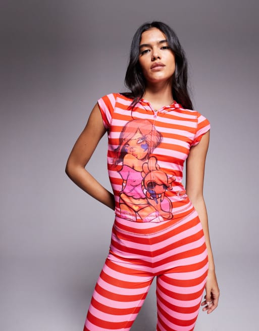 I.AM.GIA x Fafi Blare – Fafinettes – Rosa och röd, randig huvtröja med holkärmar, tryck och dragkedja, del av set 