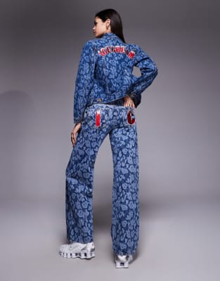 ICECREAM - Denim-Jeans in mittelblauer Waschung mit Laser-Military-Muster, Kombiteil