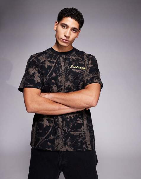 ICECREAM – T-Shirt in Schwarz mit Military-Baum-Muster als All-over-Print  - view 1