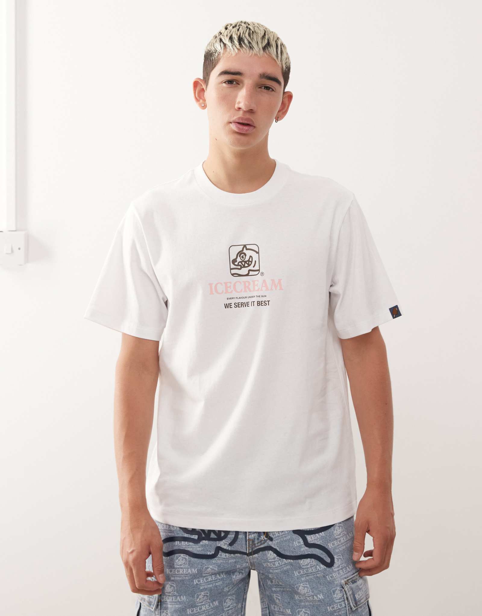 МОРОЖЕНОЕ мы подаем лучше всего в белой футболке