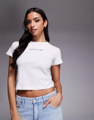 ICECREAM - Weiches, knapp geschnittenes T-Shirt in Weiß mit Strass-Logo