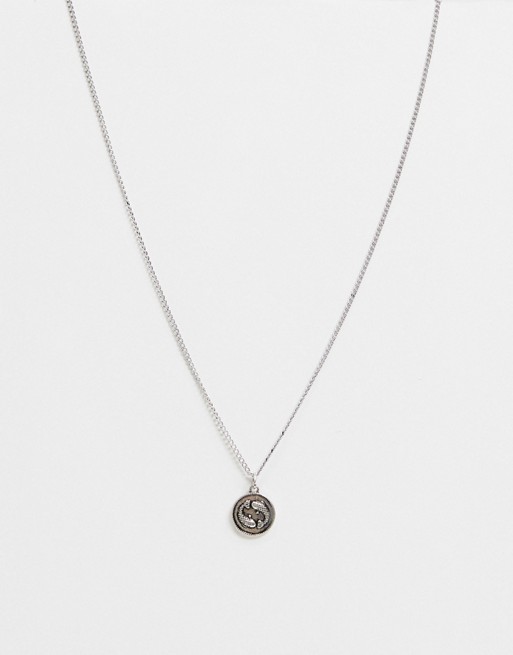 Icon Brand neckchain in silver with circular fish pendant