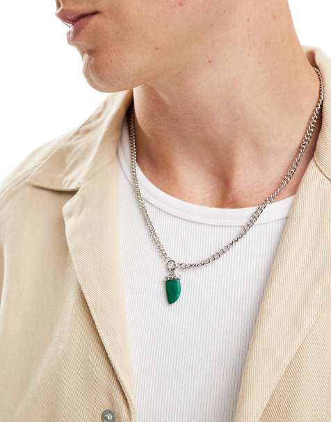 Icon Brand – Seventies City – Silverfärgat halsband med grönt, hörntandsformat hänge - view 1