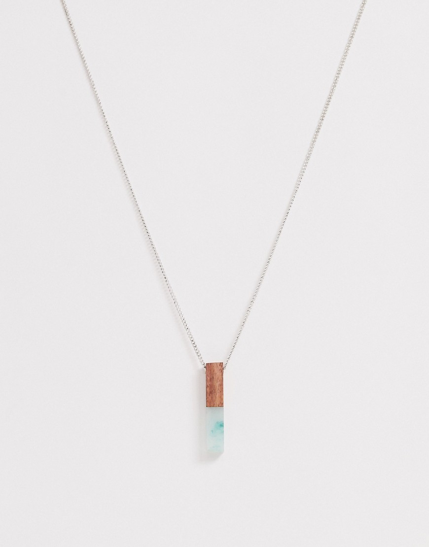 Icon Brand – Silverfärgat halsband med trä- och melerant stenhänge