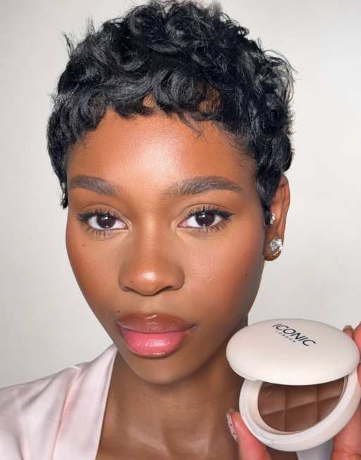 Iconic London Soft Touch Bronzer Sun Soaked , 2 of 3
