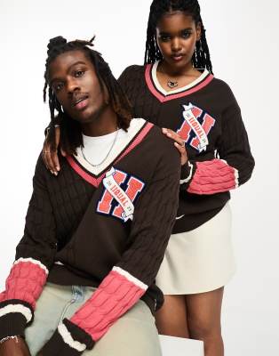 IIQUAL - Maglione unisex stile college in maglia a trecce marrone e corallo