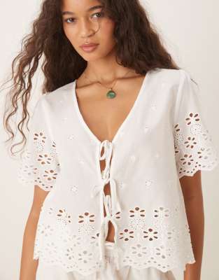 Iisla & Bird Iisla & Bird broderie tie front short sleeve beach shirt co-ord in white