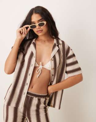 Iisla & Bird - Chemise de plage d'ensemble en maille crochetée rayée - Marron/crème