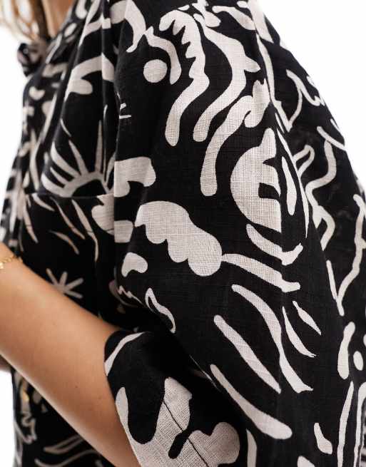 Iisla & Bird - Chemise d'ensemble de plage oversize à imprimé graphique - Noir et blanc, 2 de 4