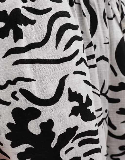 IIsla & bird graphic print loose fit beach trouser co-ord in white and black, 3 of 5