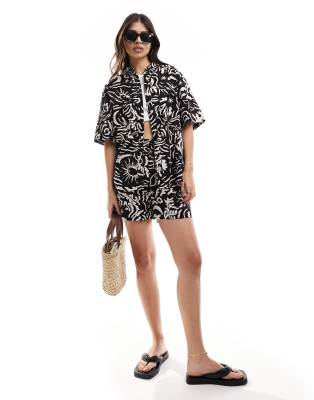 Iisla & Bird Iisla & Bird graphic print oversized resort beach shirt co-ord in black and white-Multi
