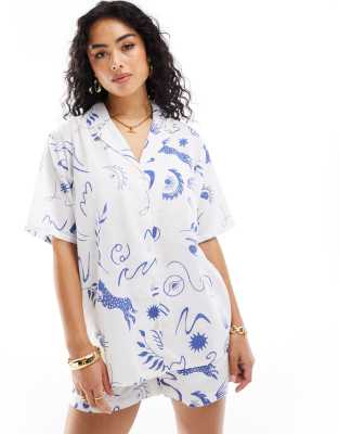 Iisla & Bird Iisla & Bird printed short sleeve beach shirt co-ord in white and blue