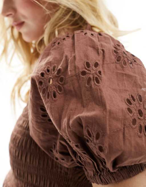 Iisla & Bird puff sleeve broderie maxi beach dress in brown, 3 of 4