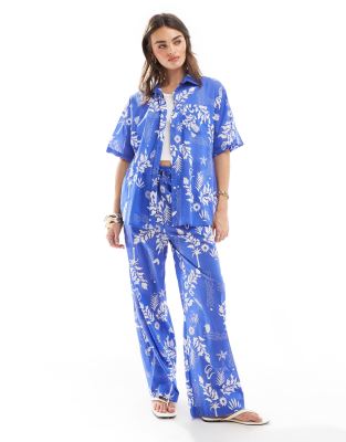 Iisla & Bird resort oversized printed beach shirt in blue -set