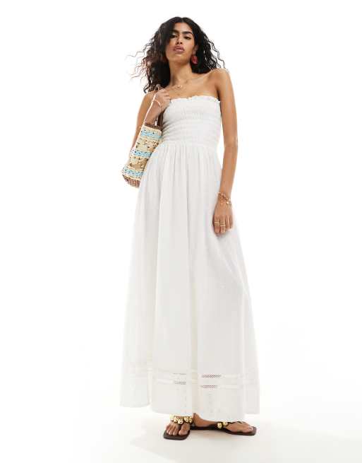 Iisla & Bird – Trägerloses Maxi-Strandkleid in Weiß mit Raffung und Mikro-Lochstickerei
