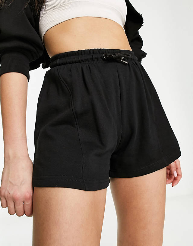 Il Sarto - drawstring shorts co-ord with seam detail in black