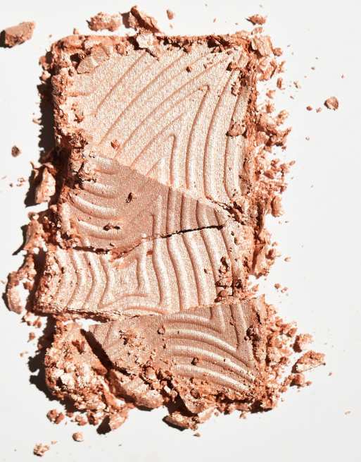 Iluminador Buttermelt de NYX Professional Makeup: Tono Glaze it Butta, 2 de 4