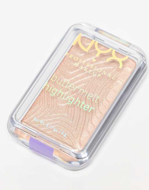 Iluminador Buttermelt de NYX Professional Makeup: Tono Glaze it Butta, 3 de 4