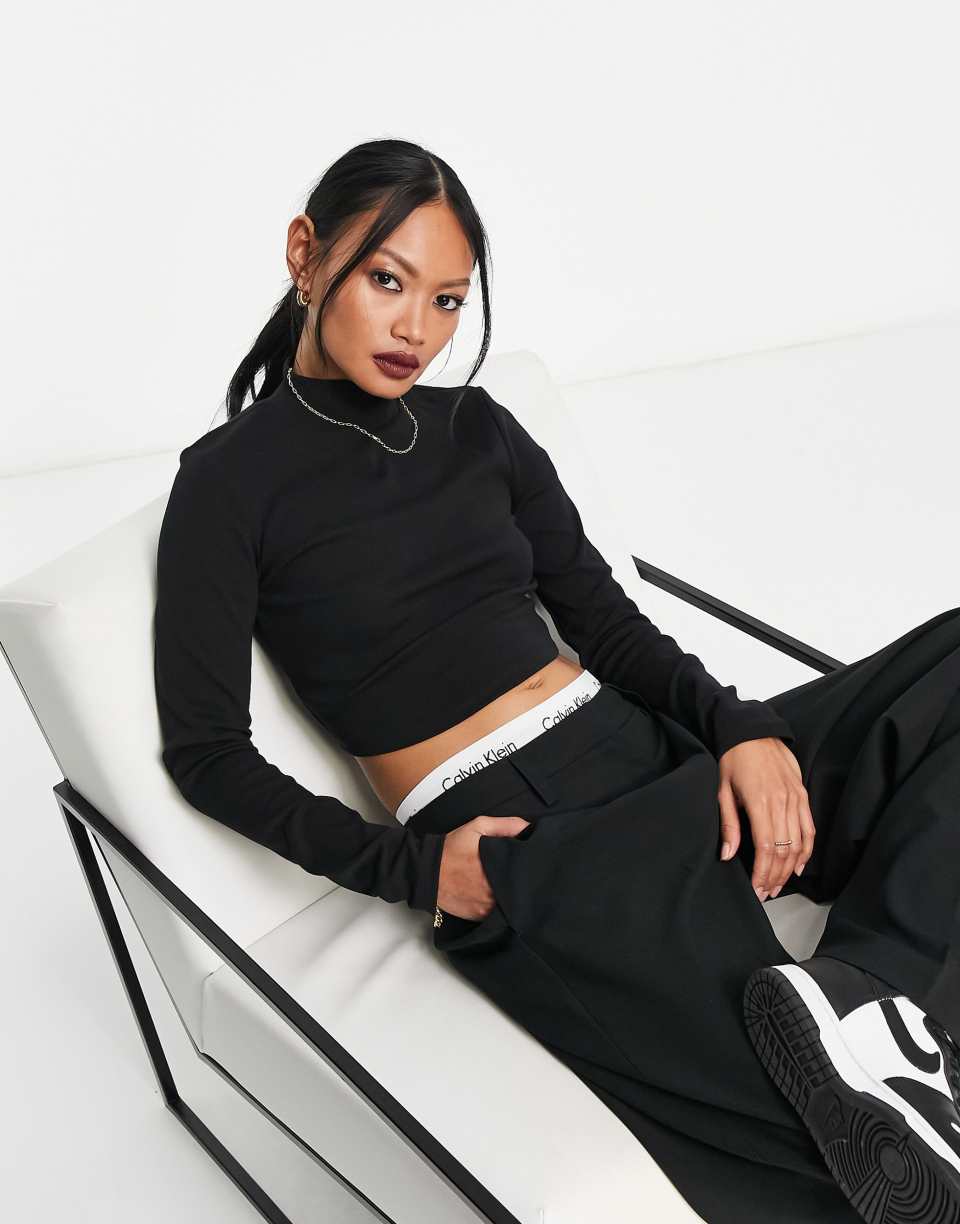 Turtle neck crop top