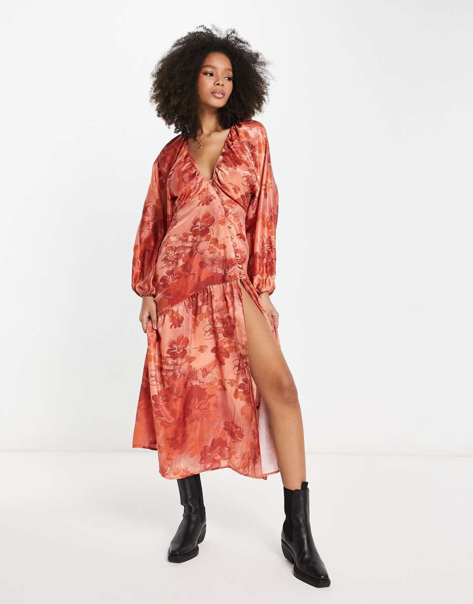 Mididress with batwing sleeves