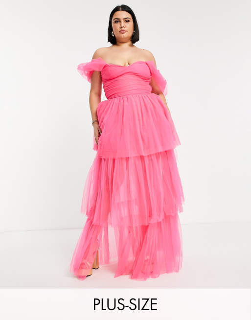 In esclusiva Lace & Beads Plus - Vestito lungo con spalle scoperte in tulle, colore rosa acceso
