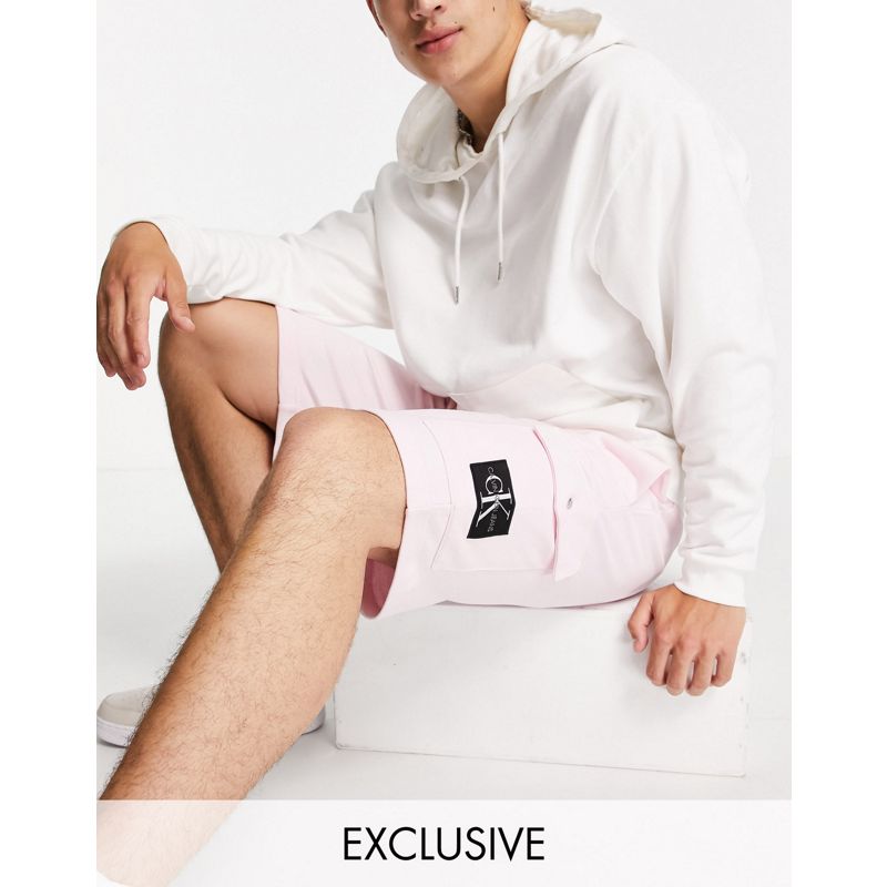 7e9Yi Designer In esclusiva per - Calvin Klein Jeans - Pantaloncini rosa con stemma con monogramma