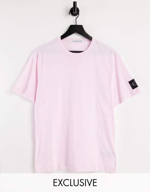 In esclusiva per ASOS - Calvin Klein Jeans - T-shirt con stemma con monogramma, colore rosa