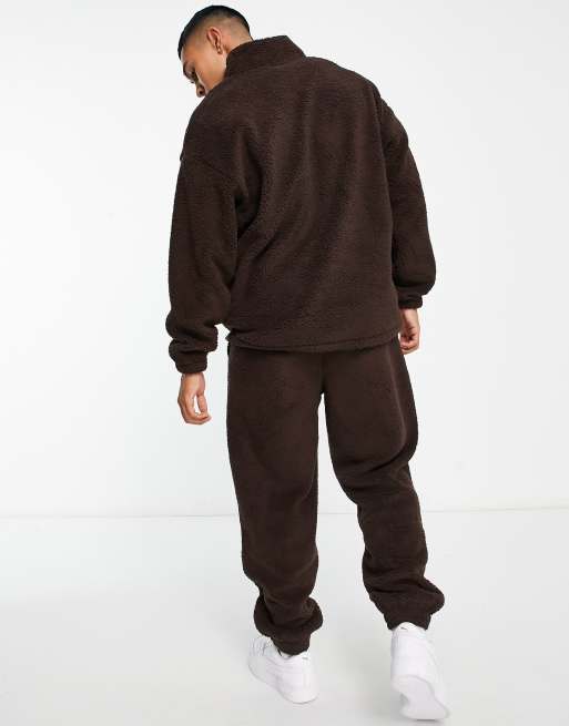 In esclusiva per ASOS - Puma - Classics - Joggers marrone scuro, 4 di 4