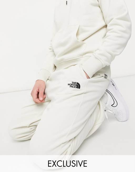 In esclusiva per ASOS - The North Face - Essential - Joggers oversize color crema